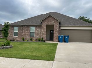 2300 Riggins Ave, Pea Ridge, AR 72751