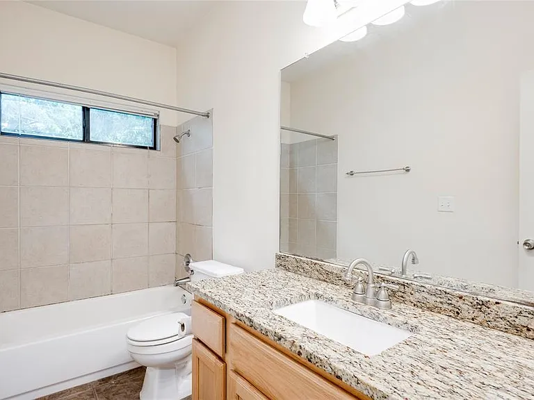1300 Chicon St #B — Photo 11