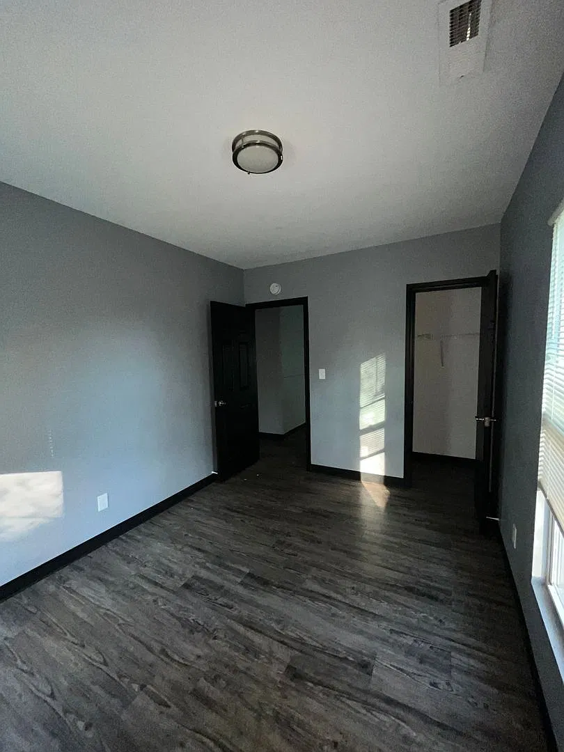 North Rockton Ave 1121 — Photo 4