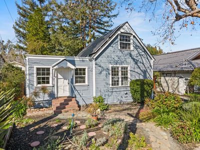 870 College Ave, Palo Alto, CA, 94306