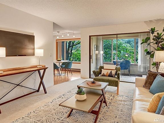 4th image of 2210 NE 92nd St APT 303