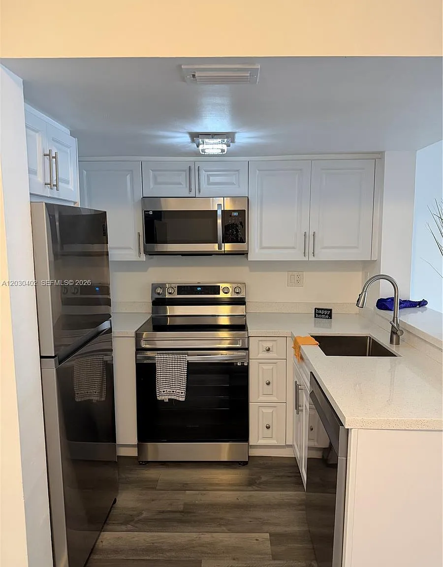 Coral Pointe Townhomes Co — Photo 1