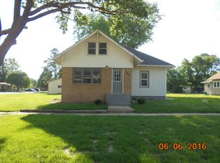 403 Calvert Ave, Elwood, NE 68937
