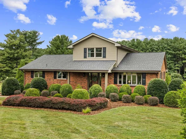 125 Warren Oaks Ln, Waynesboro, VA 22980
