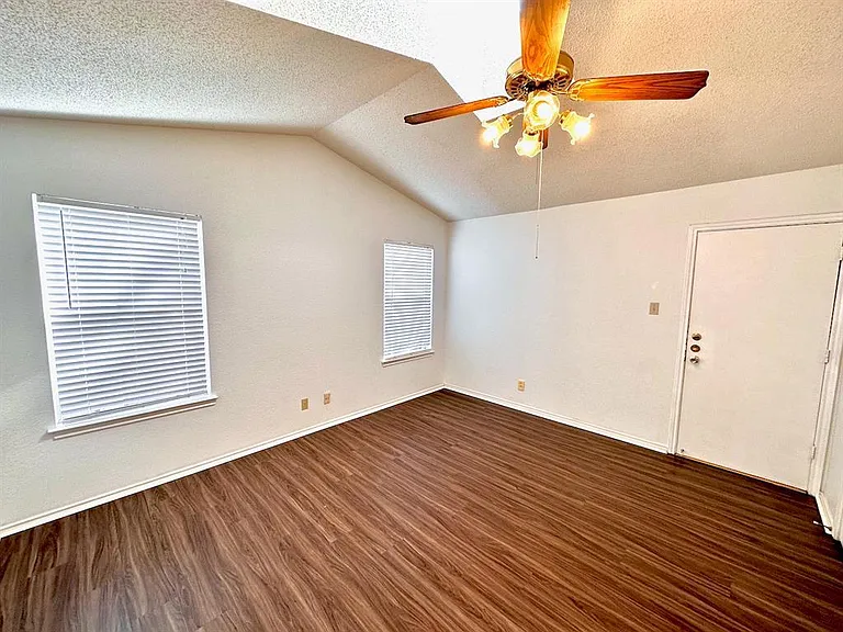 531 Cutty Trl #B — Photo 3