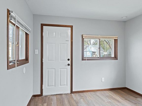 5th image of 4143 James Ave N
