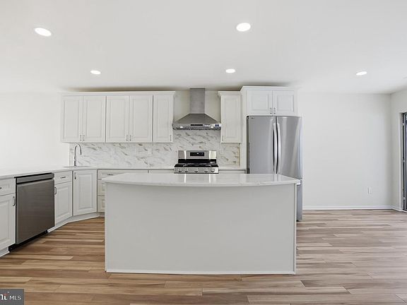5th image of 1004 Waterford Rd