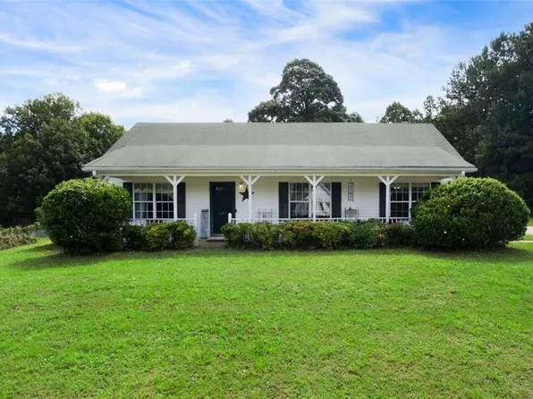 210 Diamond Ct, Carrollton, GA 30116
