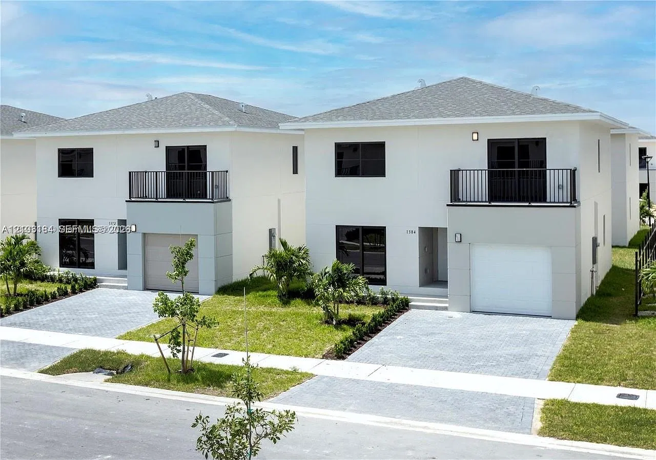 4 bed, 3.0 bath, $3,400 — Photo 1