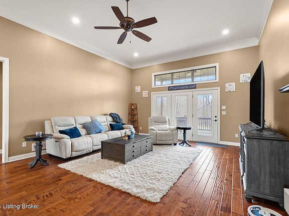 3rd image of 2024 Vincennes Pl