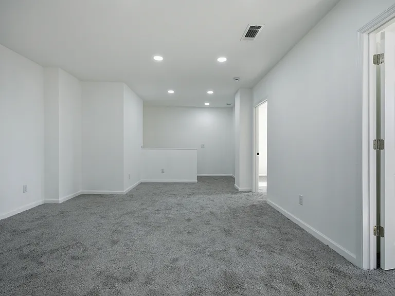 313 S Walnut St — Photo 7