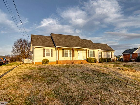 3rd image of 210 Crenshaw Dr