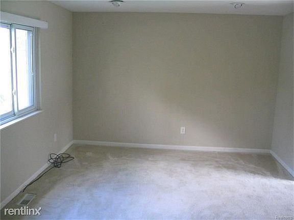 5th image of 1338 E University Ave