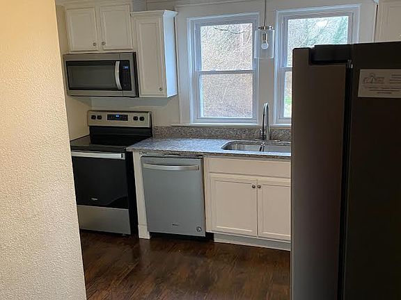 2nd image of 300 E Chestnut St #1