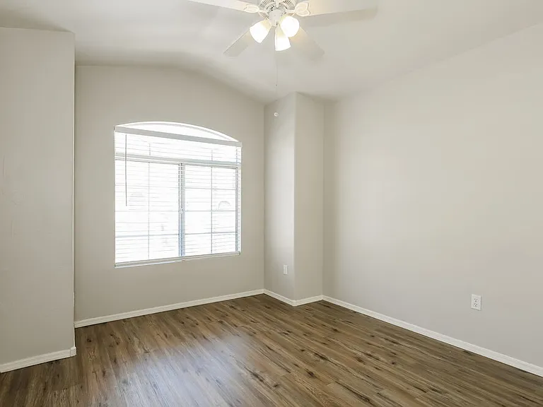 2151 E Briarwood Ter — Photo 14