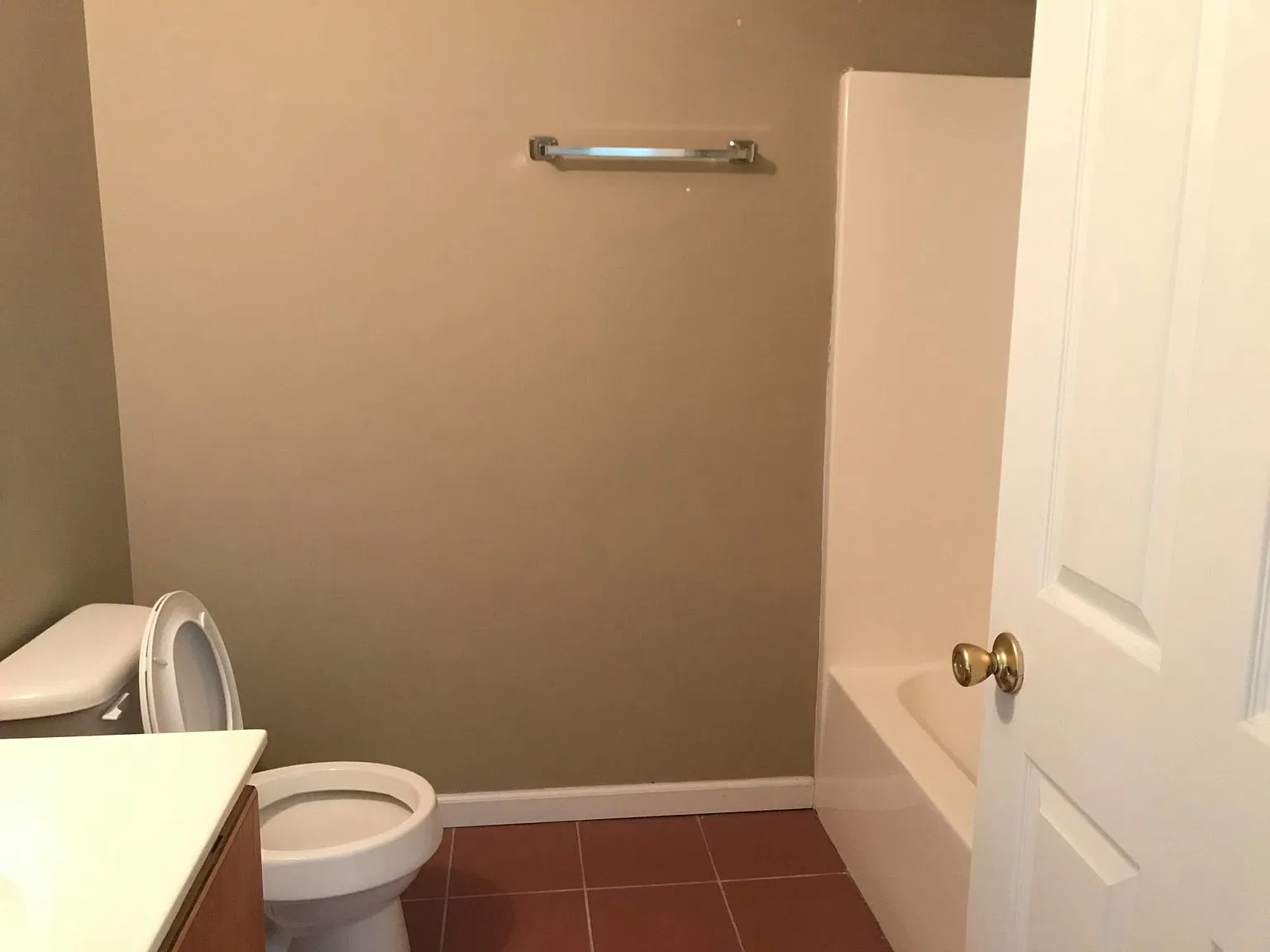 2 bed, 1.5 bath, 900 sqft, $950 — Photo 3