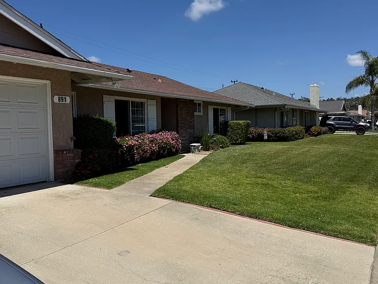 891 Rosewood Ave — Photo 1