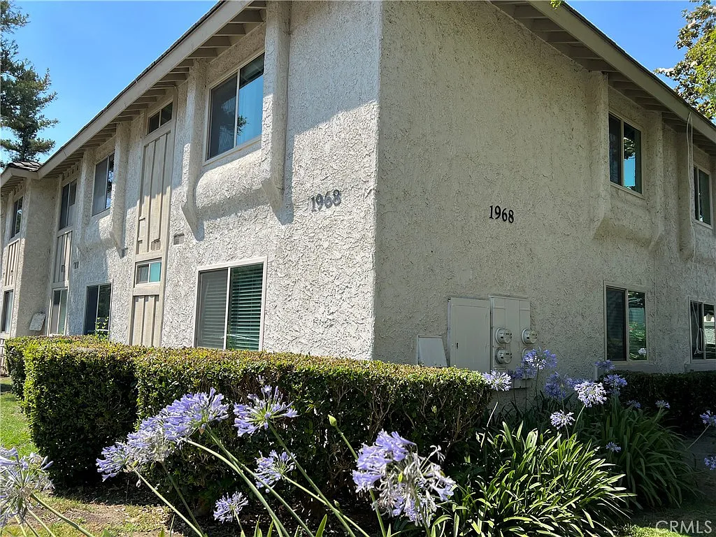 2 bed, 879 sqft, $2,380 — Photo 3