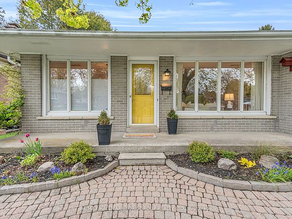 3rd image of 44 Kemano Rd