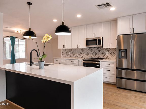 4th image of 4237 W HARTFORD Avenue