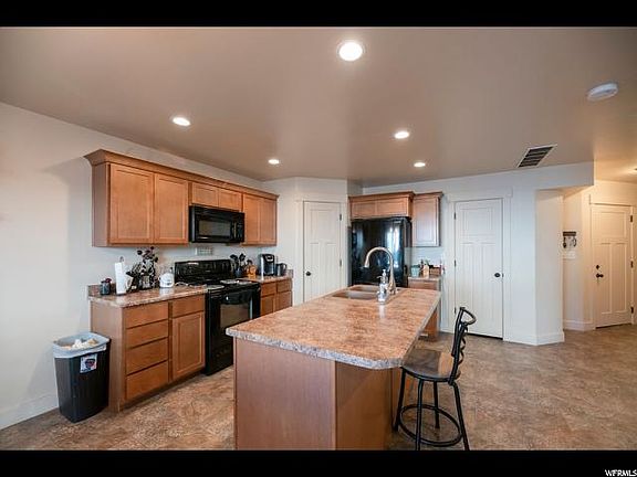 5th image of 366 W 530th St S