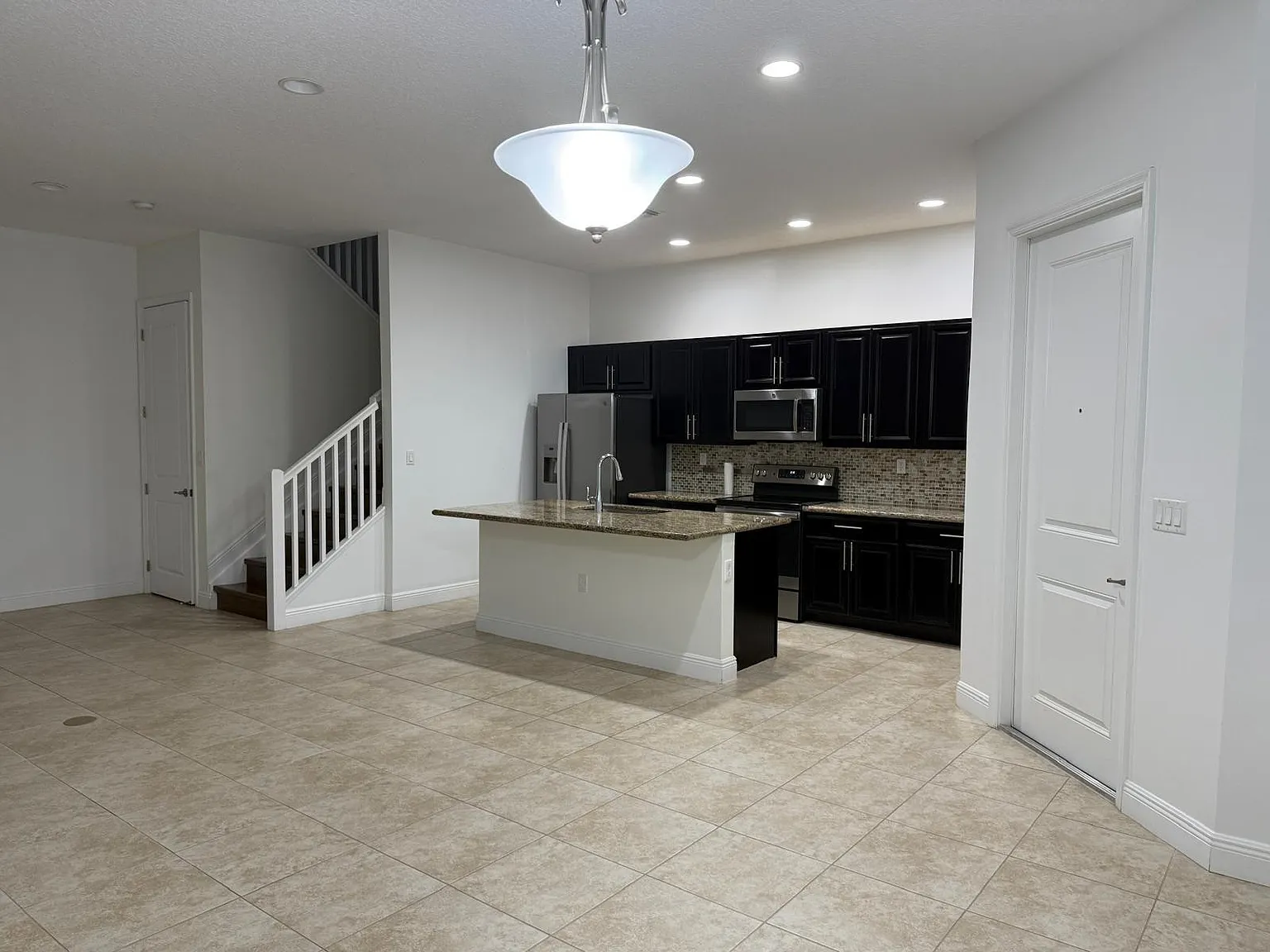 3 bed, 2.5 bath, 1734 sqft, $3,500 — Photo 2