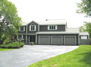 3 Carriage Ln, Salem, NH 03079