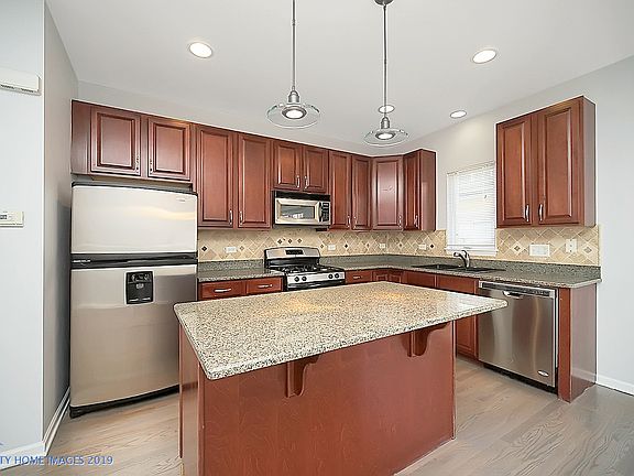 4th image of 3228 N Kilbourn Ave Unit 12