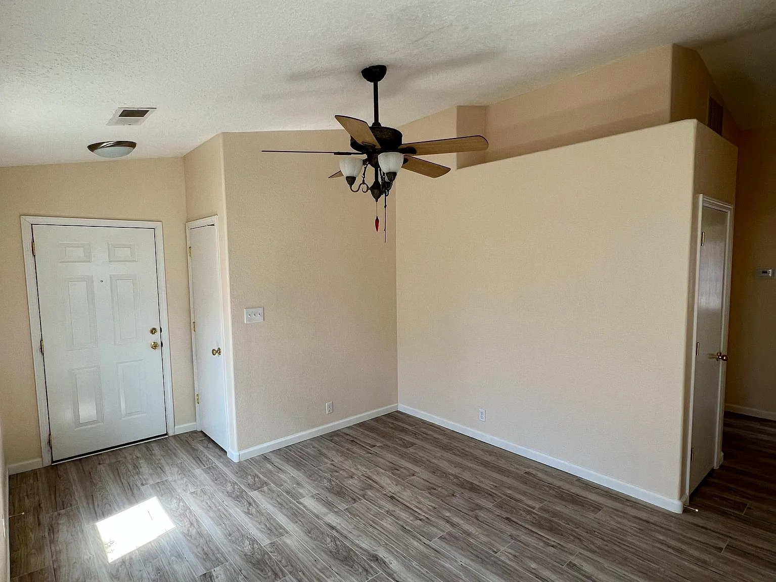 2 bed, 809 sqft, $1,800 — Photo 3