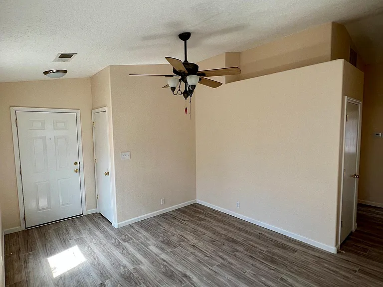 7068 Skylar Dr NE — Photo 3