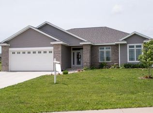 818 9th Ave SW, Pine Island, MN 55963
