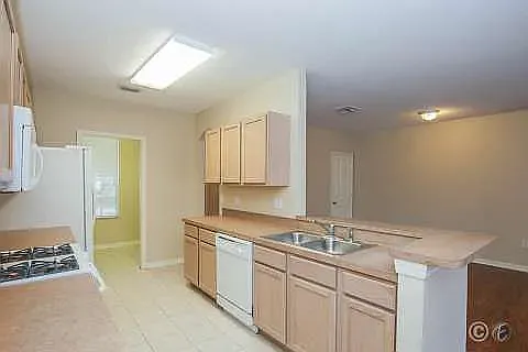 3 bed, 2.5 bath, 1540 sqft, $2,350 — Photo 4