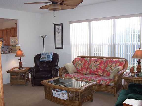 89 Lazy Daisy, Living room