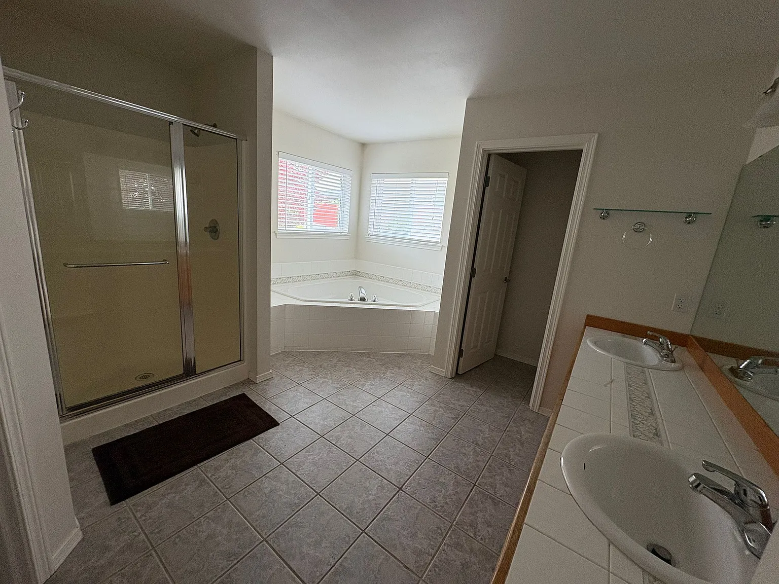5 bed, 2804 sqft, $3,980 — Photo 3