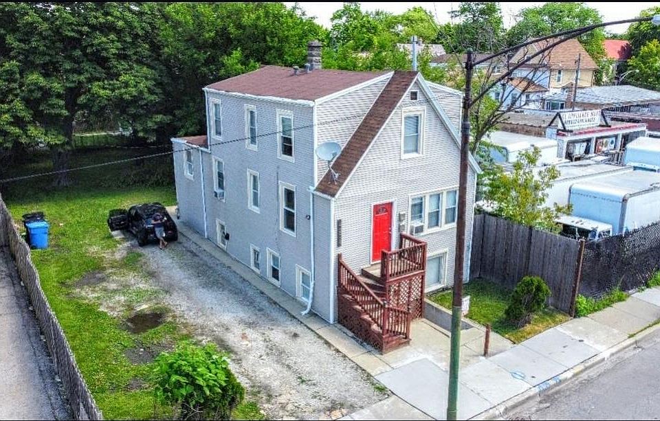1st image of 4258 W Montrose Ave #2A