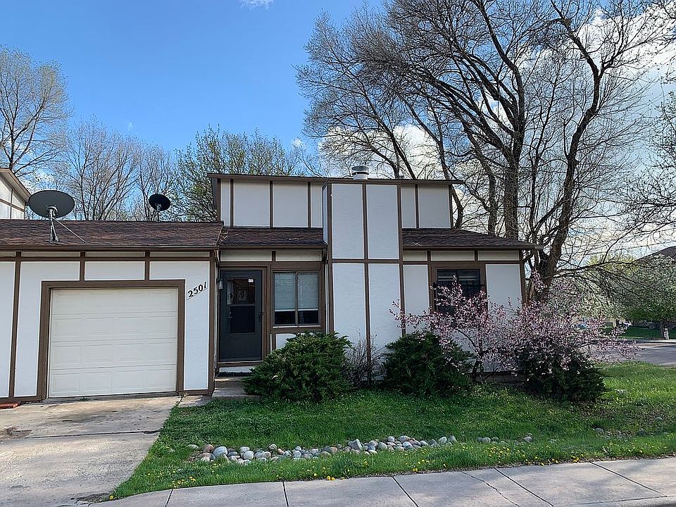 End unit with mature trees