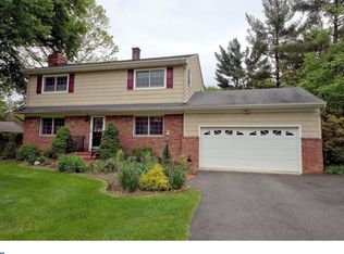 2 Sioux Rd, Pennington, NJ 08534