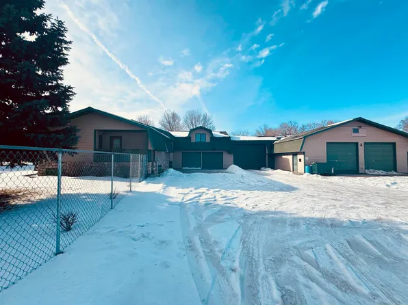 920 55th St SE, Minot, ND 58701