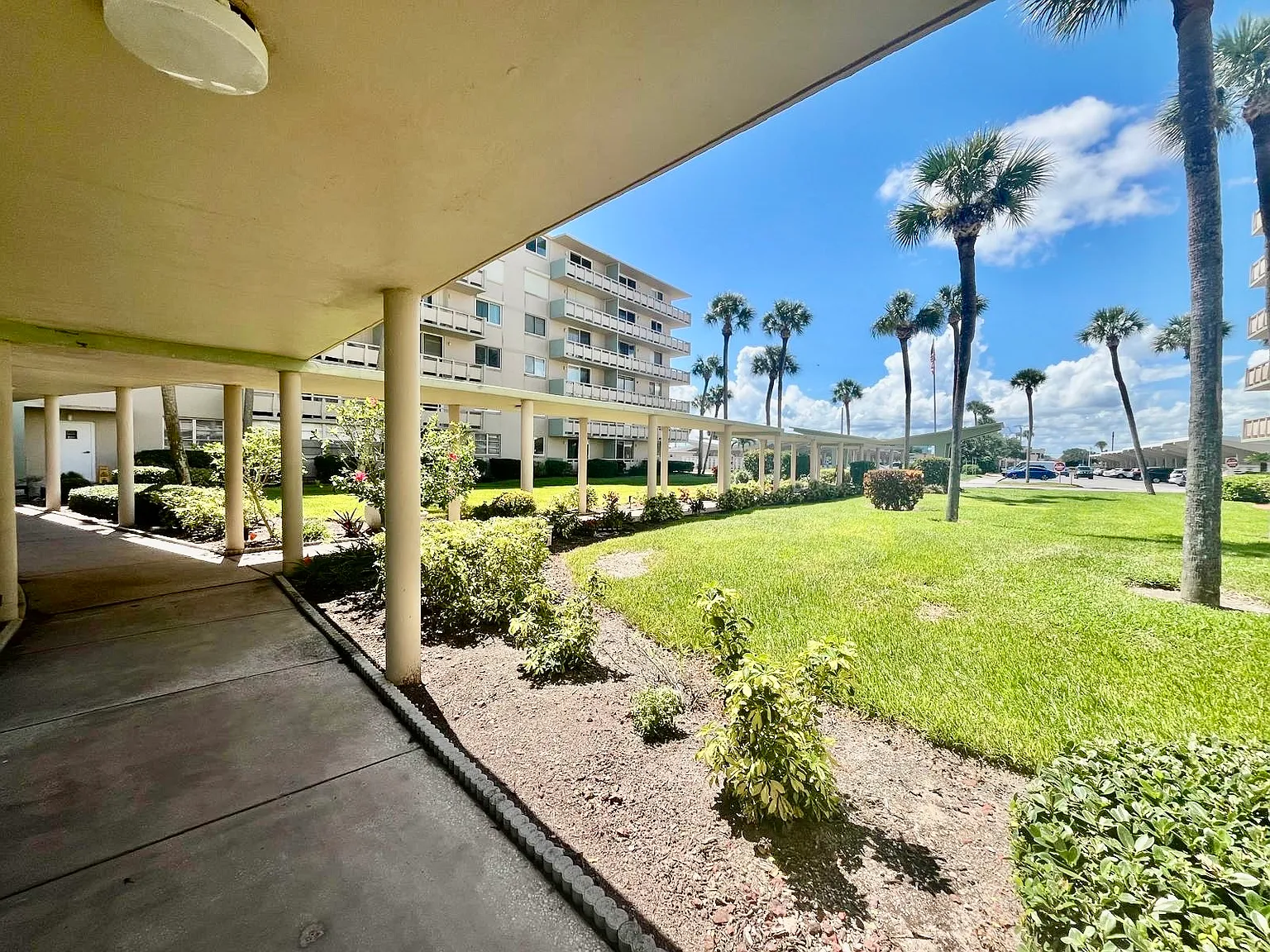 2 bed, 816 sqft, $2,300 — Photo 4