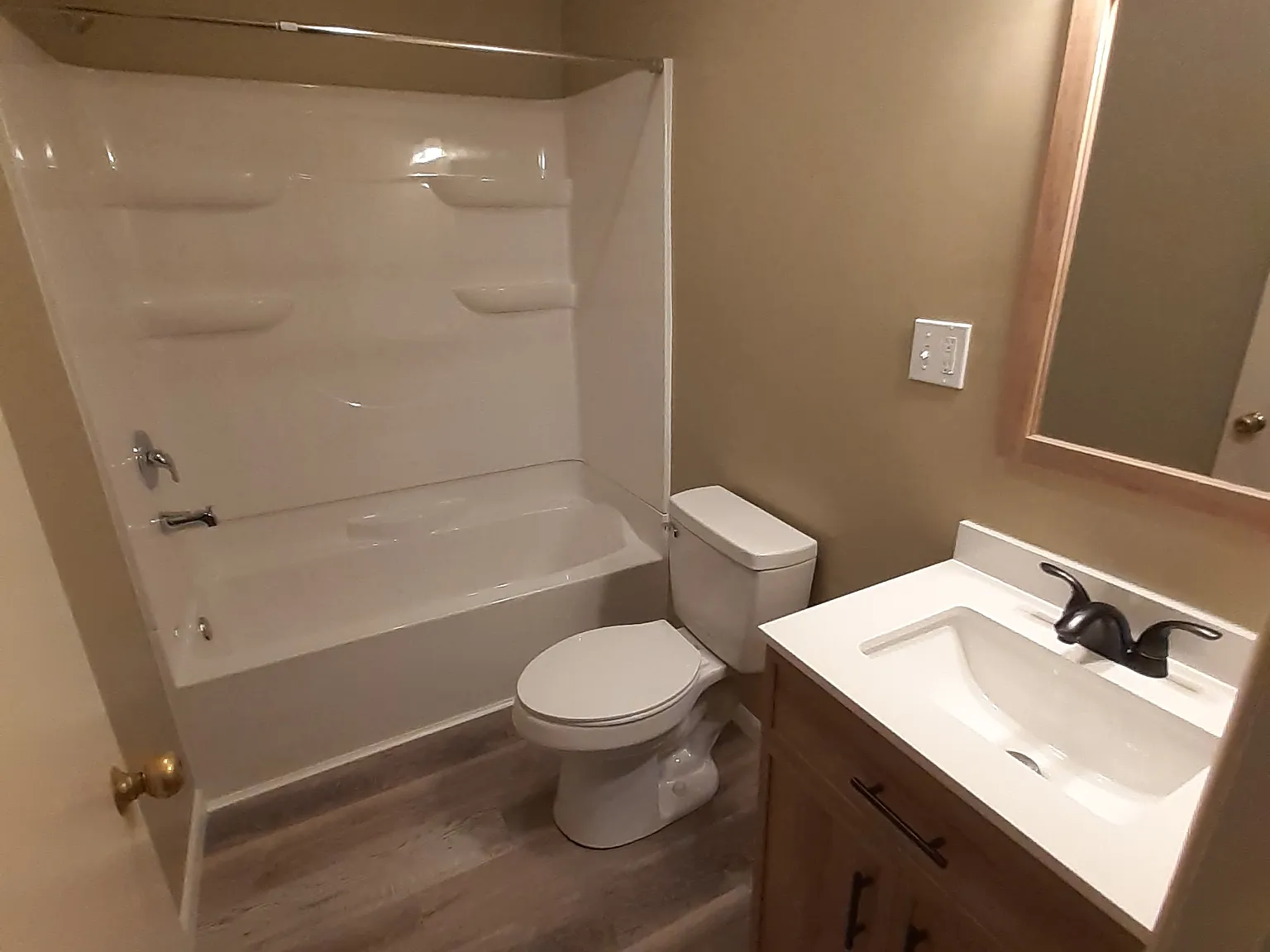 2 bed, 1000 sqft, $1,050 — Photo 2