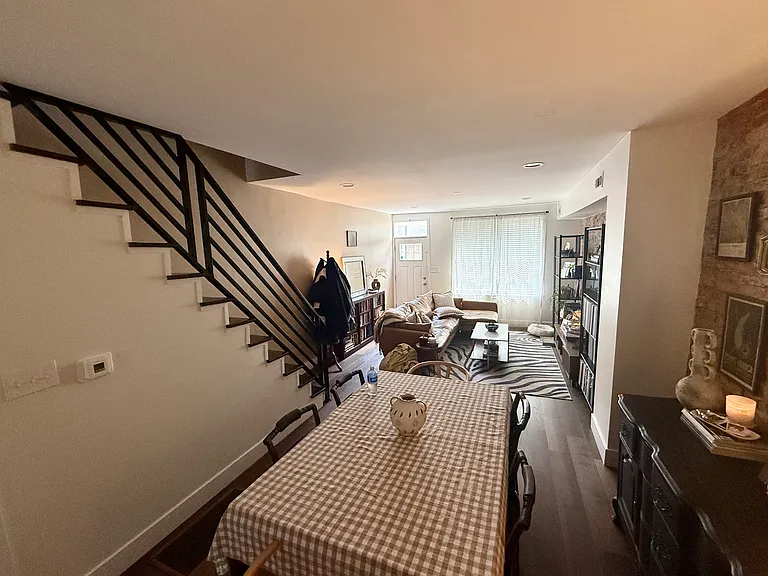 1832 S Mole St — Photo 4