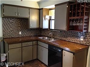 3rd image of 16188 Muskingum Blvd