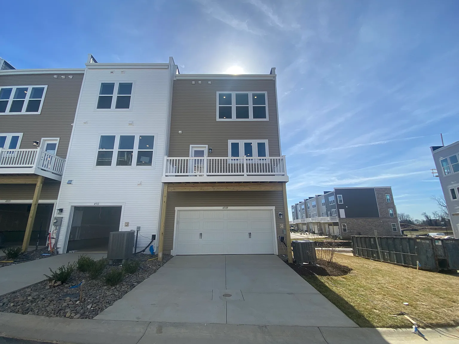 3 bed, 3.5 bath, 1997 sqft, $3,200 — Photo 2