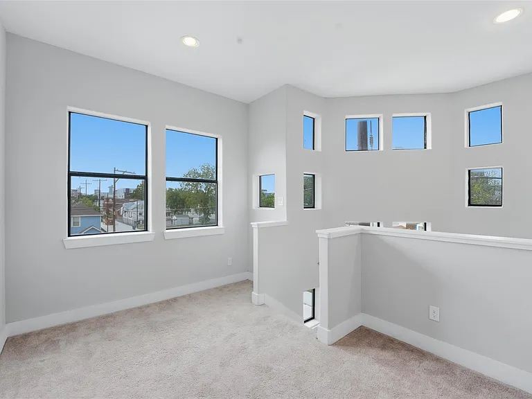 1420 Wilson St — Photo 12