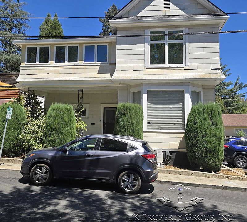 1st image of 210 N Auburn St