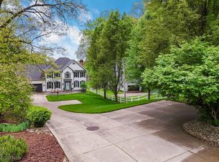 196 Lake Front Dr, Akron, OH 44319