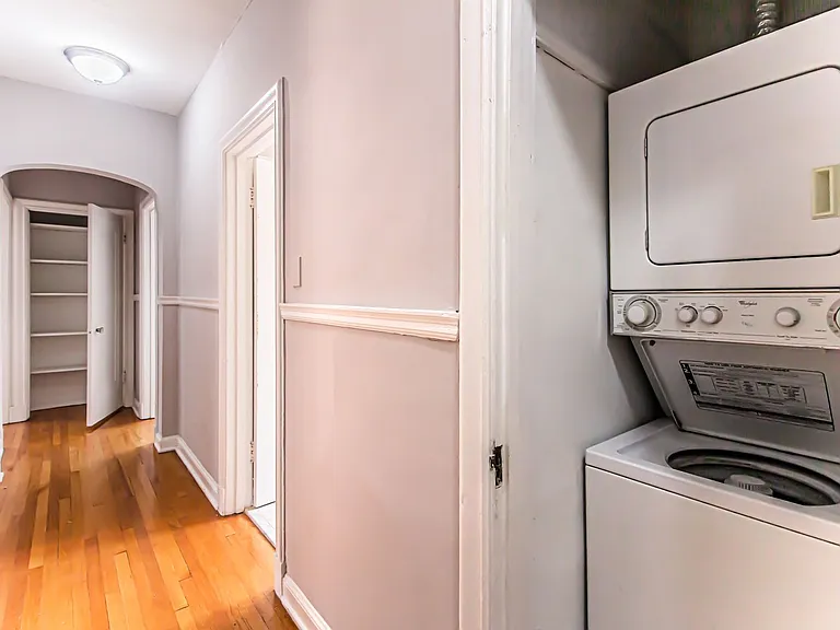 (292) 7366 Pershing — Photo 22