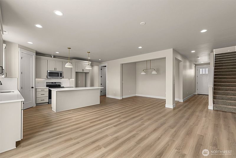 5th image of 545 S Perry Avenue