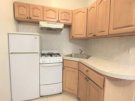 3rd image of 308 W 89th St APT 2A