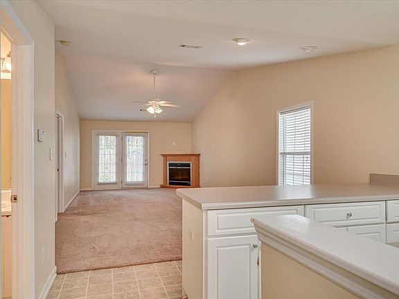 5th image of 8035 Reagan Cir